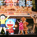 小島よしお＆エヴァ／「WRESTLE KINGDOM 10 in 東京ドーム」でのイベントの様子