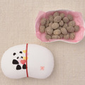 「まめや　金澤萬久」の「黒豆しょこら（ハートパンダ蓋2016年）」972円