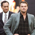 『Inception』撮影現場でのレオナルド・ディカプリオと渡辺謙　-(C) Splash/AFLO