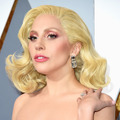 レディー・ガガ、約9億円のイヤリングでアカデミー賞に登場・画像