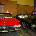 真ん中の黒い車がマイケルの愛車、チャージャー。スタジオの一角でスタンバイ中
