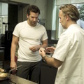 ブラッドリー・クーパー＆マーカス・ウェアリング／『二ツ星の料理人』　(C)2015 The Weinstein Company.