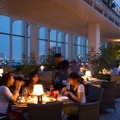 アークヒルズ サウスタワー屋上のスカイパークに「ROOFTOP LOUNGE」が展開中