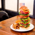 「エーエス クラシックス ダイナー」の「スペシャルバーガー」（6,480円）