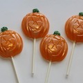 「Jack-o-lantern pumpkin shaped Halloween lollipops」490円+税