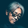 音楽を担当する坂本龍一／Photograph by Chad Kamenshinv