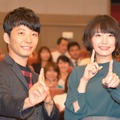夫婦役の新垣結衣＆星野源、「濃い時間を過ごしている」「楽しいね」と終始笑顔・画像