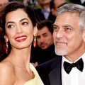 ジョージ・クルーニー、妻アマルと結婚2周年記念を祝う・画像