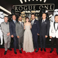 『ローグ・ワン』ワールドプレミアにキャスト集結！ハリウッドがスター・ウォーズ一色に・画像