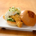 ウマミバーガー 日本限定メニューFISH CURRY BURGER（フィッシュカレーバーガー）