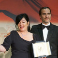 ホアキン フェニックス& 脚本賞のリン ラムジー／第70回カンヌ国際映画祭授賞式-(C)AYAKO ISHIZU