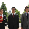 会計検査院の職員を演じる堤さん、綾瀬さん、岡田さん