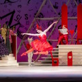 「不思議の国のアリス」Laura Morera as The Queen of Hearts in Christopher Wheeldon's Alice's Adventures in Wonderland for The Royal Ballet （c）Johan PerssonRoyal Opera House, 2013
