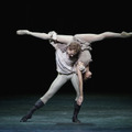 「マノン」Francesca Hayward and Edward Watson in Kenneth MacMillan's Manon （c）2014 ROH. Photographed by Alice Pennefather