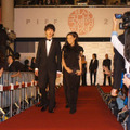 第15回釜山国際映画祭レッドカーペットに登場した岡田将生＆蒼井優