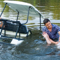 ジェニファー・アニストンを池に落とせ？　『バウンティー・ハンター』特別動画到着・画像