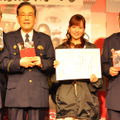 「踊るDVD店頭強化命令書授与式」