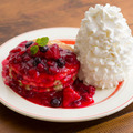 「ベリードレスド・パンケーキ」1,680円（税抜き）／「エッグスンシングス」