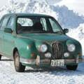 オールドタイプの車も登場