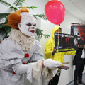 ペニーワイズが編集部訪問／『IT／イット “それ”が見えたら、終わり。』リリース記念