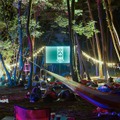 夜空と交差する森の映画祭