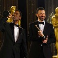 アカデミー賞授賞式司会を務めたクリス・ロック＆ジミー・キンメル-(C)Getty Images