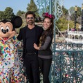 【海外ディズニー】“ジェシーおいたん”ジョン・ステイモス、最初の結婚記念日はミッキーと過ごす・画像