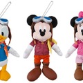 ぬいぐるみバッジ各2,200円販売店舗：イル・ポスティーノ・ステーショナリ(C) Disney