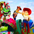 JALがクリスマス時期限定の恒例パレードに、5度目の協賛☆(C) Disney
