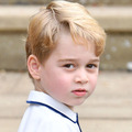 ジョージ王子、6歳に！ キャサリン妃撮影による記念写真で「歯が抜けた」姿を披露・画像