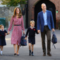 シャーロット王女、ジョージ王子と同じ学校に初登校！ポニーテール＆制服姿披露・画像