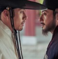 ヒョンビンVSチャン・ドンゴン『王宮の夜鬼』　(C) 2018 NEXT ENTERTAINMENT WORLD & LEEYANG FILM & REAR WINDOW. All Rights Reserved.