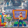 参加型のステージショー「ピクサー・プレイタイム・パルズ」(C) Disney