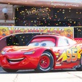 「ライトニング・マックィーン・ヴィクトリーラップ」(C) Disney