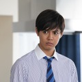 片寄涼太、エリートサラリーマン役で出演！ スーツ姿でクールに『糸』・画像