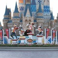 37周年を祝ってBIGが登場！(C) Disney