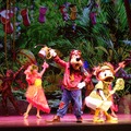 4人が散策した「ハンガーステージ」のショー「ソング・オブ・ミラージュ」（2019年編集部撮影）(C) Disney