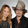 2年前、仲睦まじい様子のジョニー・デップ＆ヴァネッサ・パラディ　-(C) Newscom/AFLO