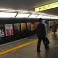 日比谷線六本木駅コンコースでのポスターギャラリー。毎年これが楽しみで、ついつい立ち止まってしまいます