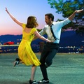 『ラ・ラ・ランド』(C)2017 Summit Entertainment，LLC. All Rights Reserved. Photo credit: EW0001: Sebastian (Ryan Gosling) and Mia (Emma Stone) in LA LA LAND.Photo courtesy of Lionsgate.