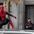 『スパイダーマン：ノー・ウェイ・ホーム』1月7日に日本公開決定！ ドクター・ストレンジが見つめる新カットも・画像