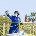 東京ディズニーランドのパレードに登場した新アンバサダーの小笠原美果さん（1日）