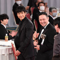 西島秀俊、濱口竜介／第45回日本アカデミー賞 (C) 東京写真記者協会