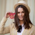 大英帝国勲章を受章したキーラ・ナイトレイ-(C)Getty Images
