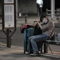 実際の事件を基にコロナ禍での社会的孤立を描く…板谷由夏主演『夜明けまでバス停で』特報・画像