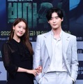 「ビッグマウス」イ・ジョンソク＆イム・ユナ　（C）2022 Disney and related entities