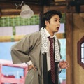 仲野太賀“哲郎”、鈴木浩介演じる元客と従業員たちとの輪に入れず…「完全に蚊帳の外で笑う」の声「ジャパニーズスタイル」第8話・画像