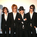 『アパートメント』 -(C)IM Pictures　初日舞台挨拶に立ったアン・ビョンギとthe GazettE