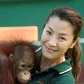 「女優ミシェール･ヨーとオランウータン」(c)Harun Rahman