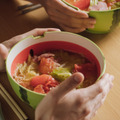 トマト塩ラーメン『アキはハルとごはんを食べたい』©たじまこと/竹書房・「アキハル」製作委員会